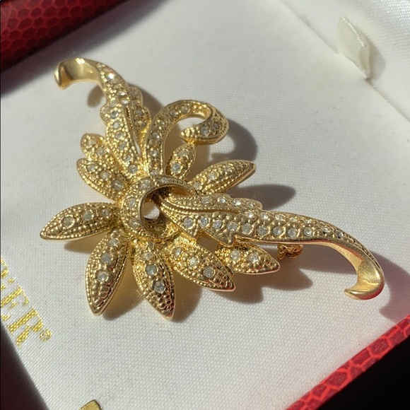 Napier Jewelry - NEW Napier brooch pin